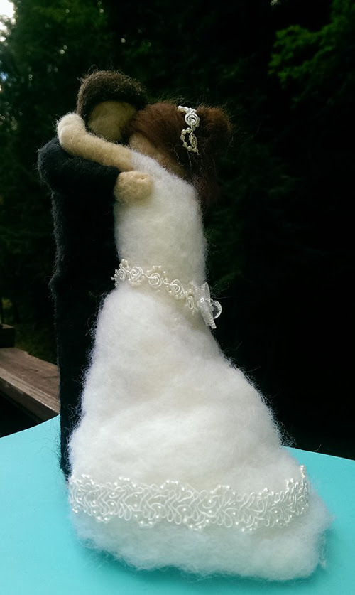 Needle Felted Wedding Couple Sculpture by Maureen Ring featured on www.livingfelt.com/blog